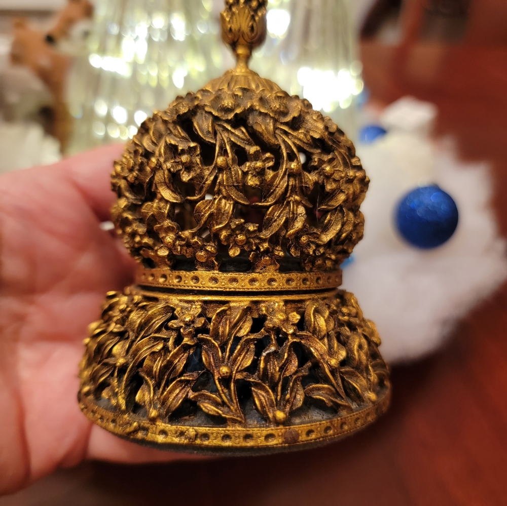 Vintage Globe Ring Casket
